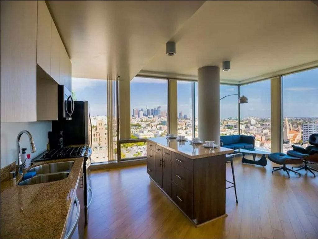 K-Town Modern Luxury 2 Bedroom La Apartment *